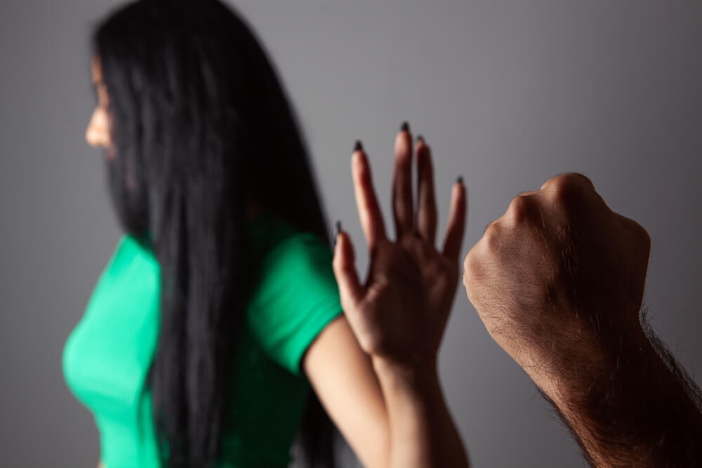 Identificados 75.000 maltratadores persistentes de mujeres. Colaboración en TeleMadrid